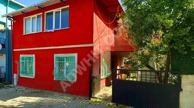 على أرض بمساحة 250 متر مربع، مكون من طابقين في A.Hisarı على الشارع الرئيسي