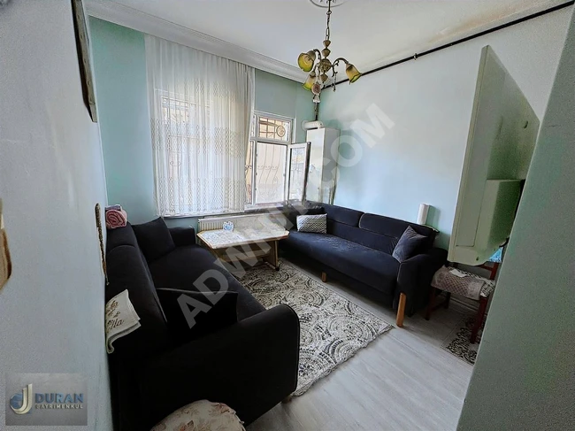 BEYOĞLU YENİŞEHİR'DE 4 KATLI BAKIMLI ANA CADDEYE YAKIN BİNA