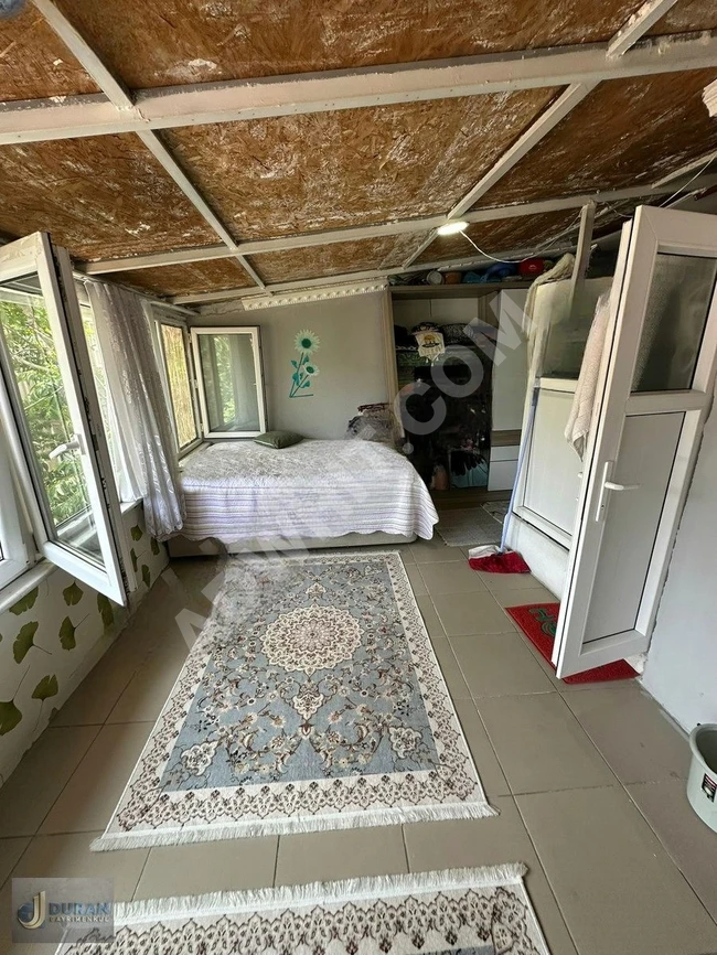 BEYOĞLU YENİŞEHİR'DE 4 KATLI BAKIMLI ANA CADDEYE YAKIN BİNA