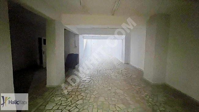 BOMONTİ SIRACEVİZLER CADDESİN'DE KİRALIK DEPO