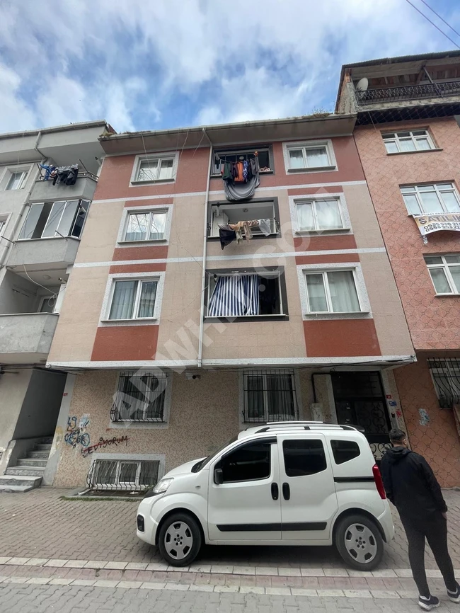 İstanbul Yeşilköy Mahallesi'nde orta katta satılık 2+1 daire
