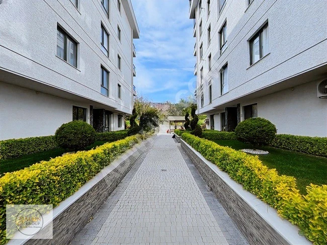 KAVAKLIDA YENİ 3+1 KISA KATLI HAVUZLU OTOPARKLI SİTE