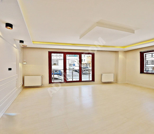 BEYLİKDÜZÜ MEHAL YAPIDAN KÖŞE BAŞI 2+1 YÜKSEK GİRİŞ DAİRE