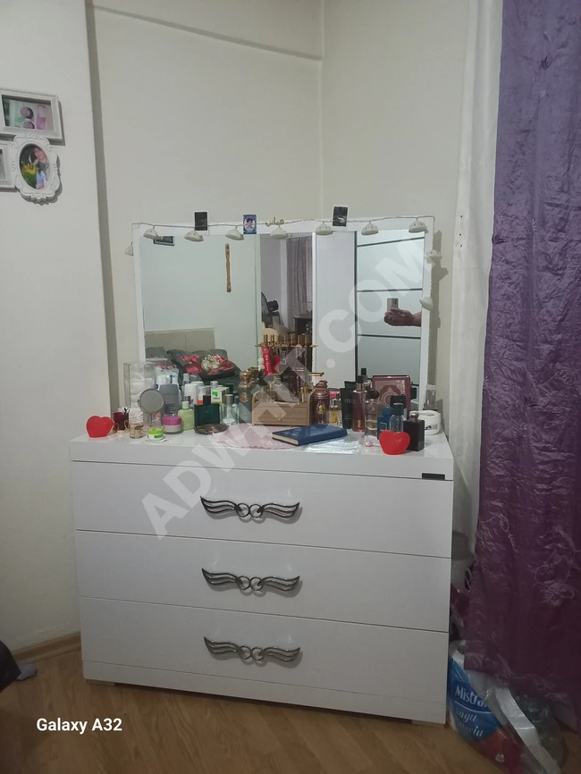Çok yeni durumda tam takım yatak odası.