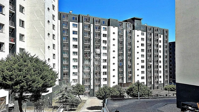 BEYLİKDÜZÜ MEHAL YAPIDAN E5 YAKIN SİTE İÇİNDE 3+1 DAİRE İMKANI..