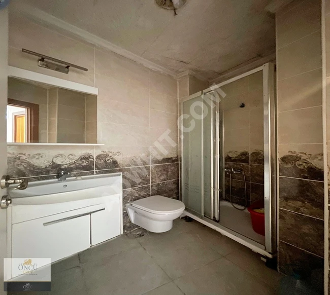 MEHTERÇEŞME'DE MERKEZİ KONUMDA AİLE BİNASINDA 2+1 KİRALIK DAİRE