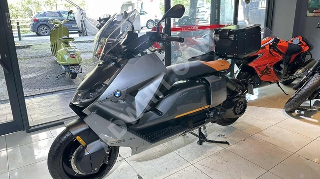 Auto Paris 2023 Model Givi Arka Çanta Soft Yan Çanta Diz Örtüsü