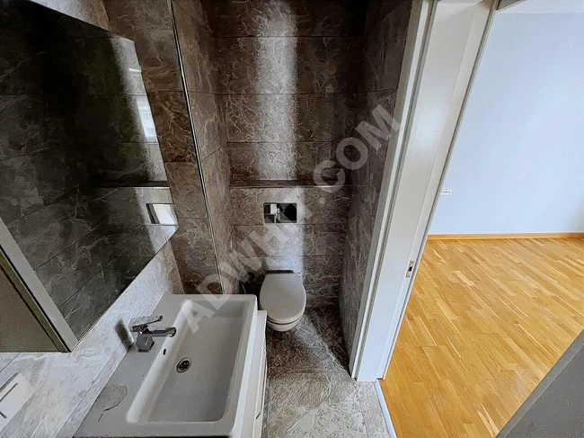CADDEBOSTAN'DA SATILIK 3+1 DAİRE BOŞ GENİŞ BALKONLU ARAKAT