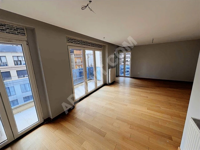 CADDEBOSTAN'DA SATILIK 3+1 DAİRE BOŞ GENİŞ BALKONLU ARAKAT