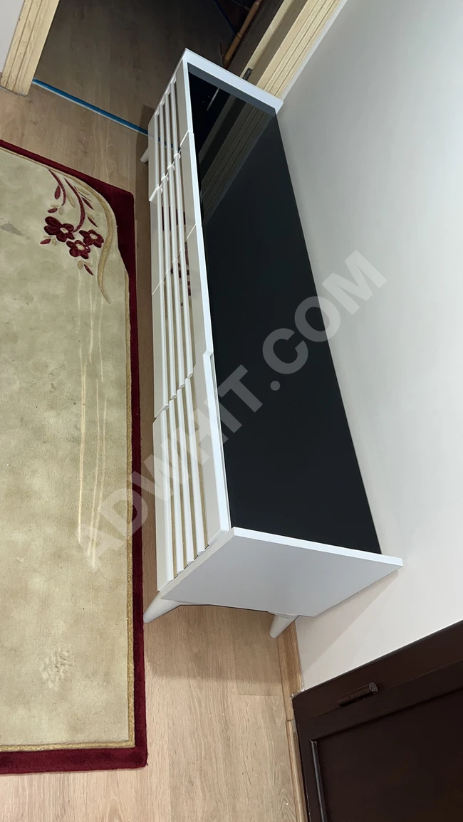 Tamamı mdf üstü siyah cam sıkıntısız 