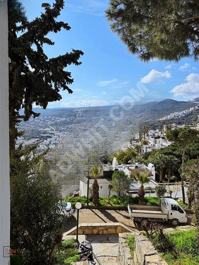 دوبلكس صيفي 3+2 مجدد بالكامل يطل على البحر بالكامل في حي Bodrum yahşi