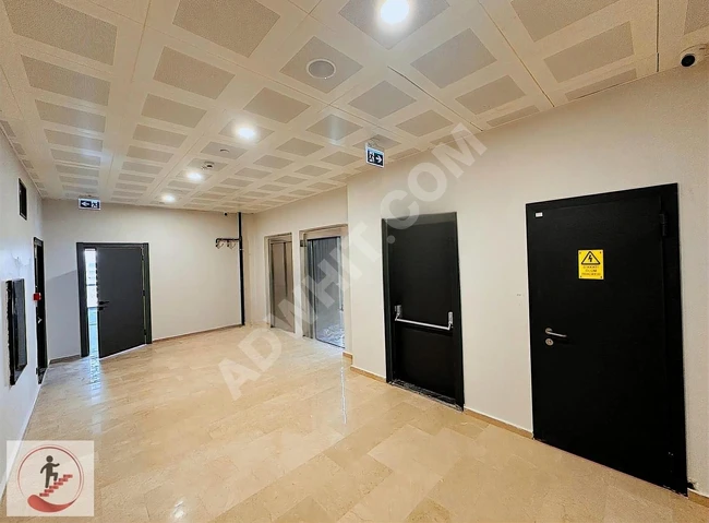 للإيجار، في Lara Plaza، مع طابق نصفي، مدخل أرضي، بمساحة إجمالية 2175 متر مربع