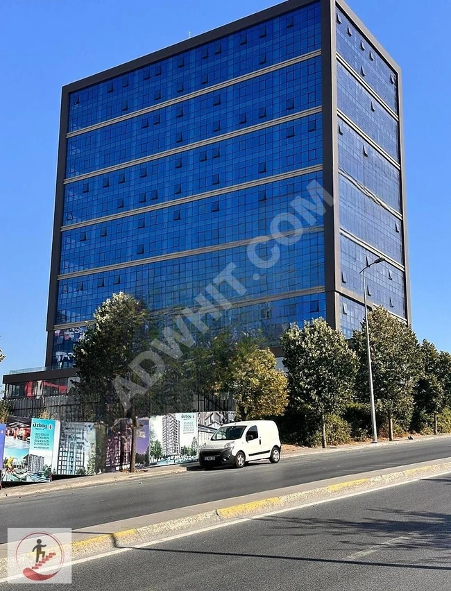 للإيجار، طابق بمساحة إجمالية 1150 متر مربع مع ترخيص إشغال في مجمع Lara Plaza