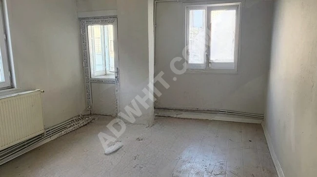 شقة للبيع 1+1 بمساحة 60 متر مربع في حي KARLITEPE ، شارع FIRAT ، زاوية الشارع.