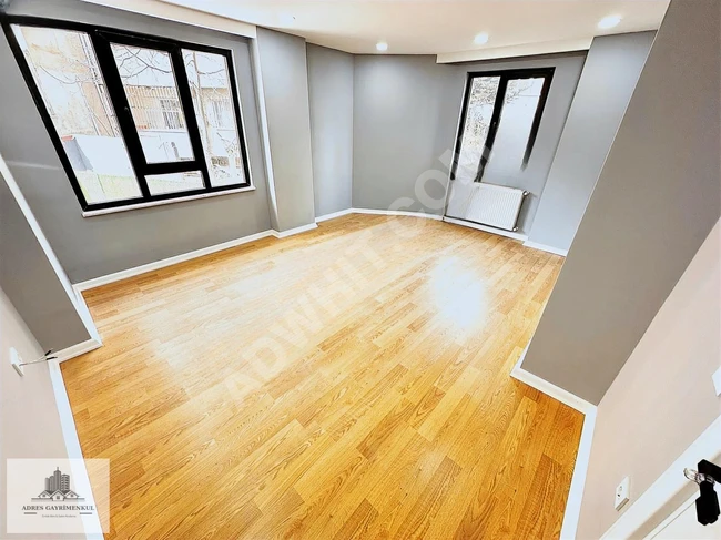 3+1 apartment next to ÇIRÇIR metro, inside a residential complex with parking, first floor, area of 120 square meters, completely new.