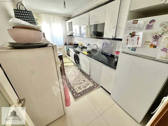 3+1 apartment, ÇIRÇIR metro 250 meters away, building with a bathtub and inhabited, first floor, with an area of 115 square meters.