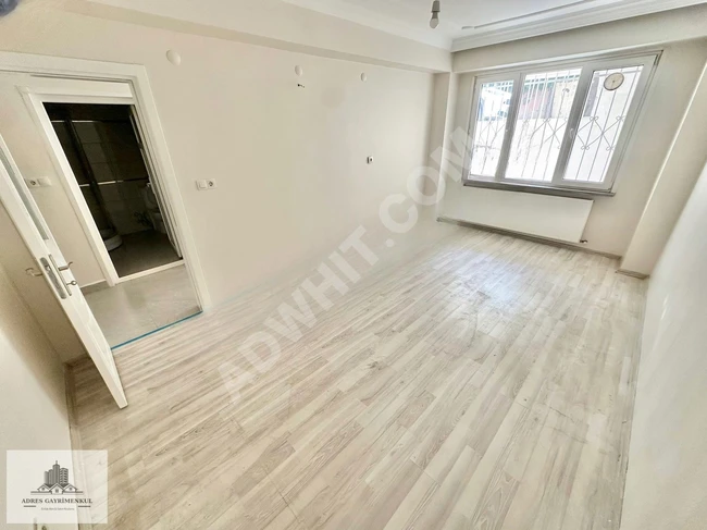 2+1 apartment with a balcony, 130 square meters, very spacious, 250 meters from YEŞİLPINAR metro.