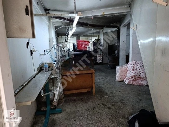 Urgent: For sale, a commercial shop with 3 floors and an area of 350 square meters in the Veliefendi district.