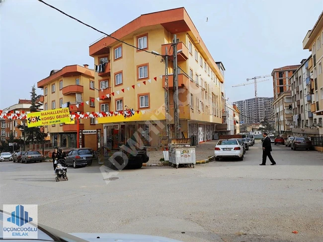 محل للبيع مع مستأجر مؤسسي في شارعÖmer Muhtar بحي Ahmet Yesevi