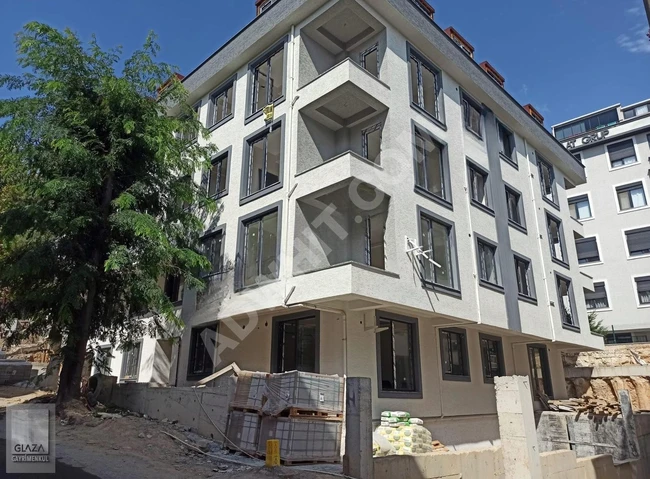 ÜSKÜDAR FERAH MAHALLESİNDE YENİ BİNA TERASLI DUBLEKS 3+1 DAİRE