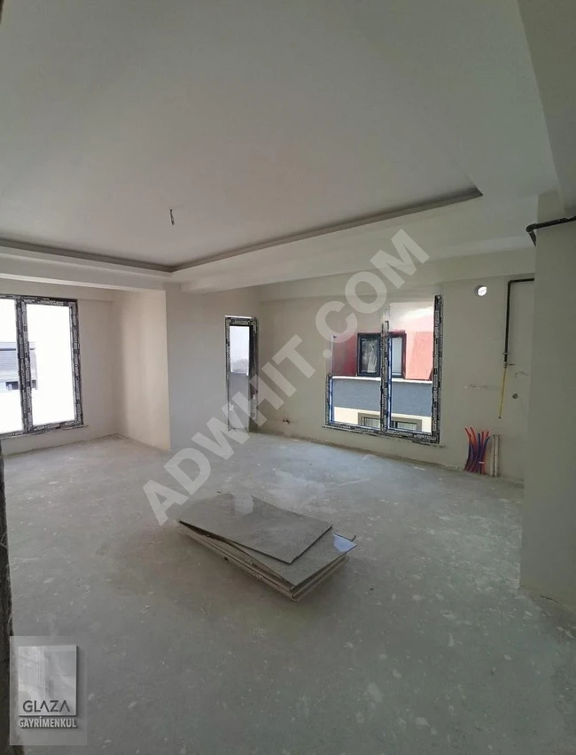 ÜSKÜDAR FERAH MAHALLESİNDE YENİ BİNA TERASLI DUBLEKS 3+1 DAİRE