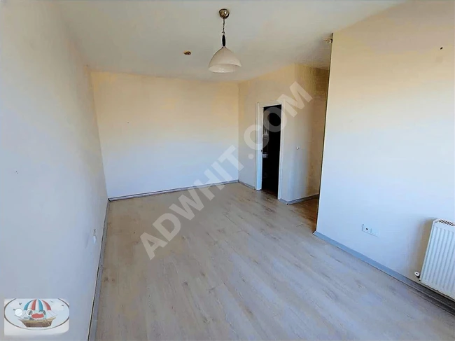 شقة للإيجار بمساحة واسعة 2+1 داخل مجمع سكني في MECİDİYEKÖY