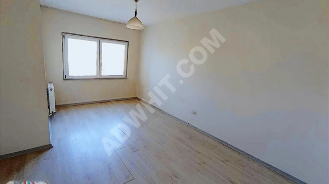 شقة للإيجار بمساحة واسعة 2+1 داخل مجمع سكني في MECİDİYEKÖY