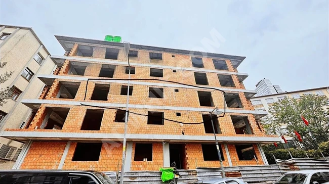 2+1 apartment for sale by owner, middle floor, front facade.
