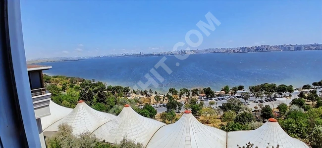2+1 apartment for sale with full view of the lake and sea, completely renovated, in Avcılar Gümüşpala.