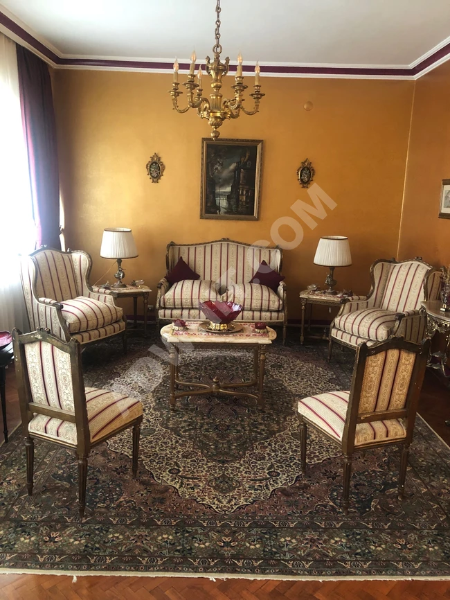 Antika Louis XVI revial, altın varak, oyma ve döşeme
