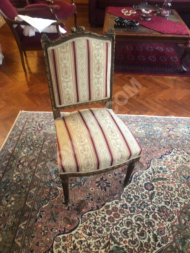 Antika Louis XVI revial, altın varak, oyma ve döşeme