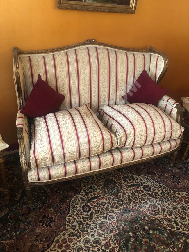 Antika Louis XVI revial, altın varak, oyma ve döşeme
