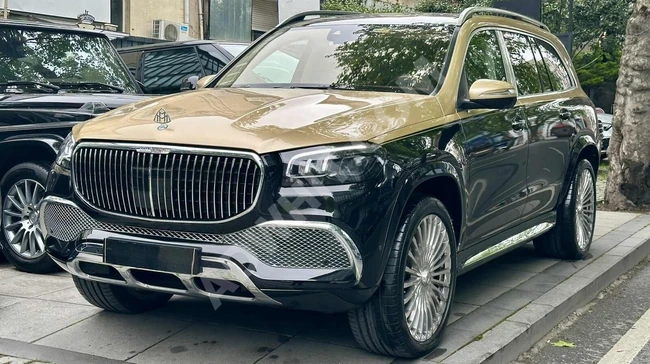 MERCEDES BENZ GLS 600 MAYBACH car model 2025 - two-tone (dual-tone) color