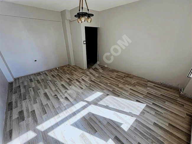 ÜSKÜDAR MERKEZDE GÜZEL KONUMDA 2+1 ARA KAT SATILIK DAİRE
