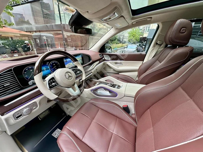 MERCEDES BENZ GLS 600 MAYBACH car model 2025 - two-tone (dual-tone) color