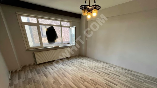ÜSKÜDAR MERKEZDE GÜZEL KONUMDA 2+1 ARA KAT SATILIK DAİRE
