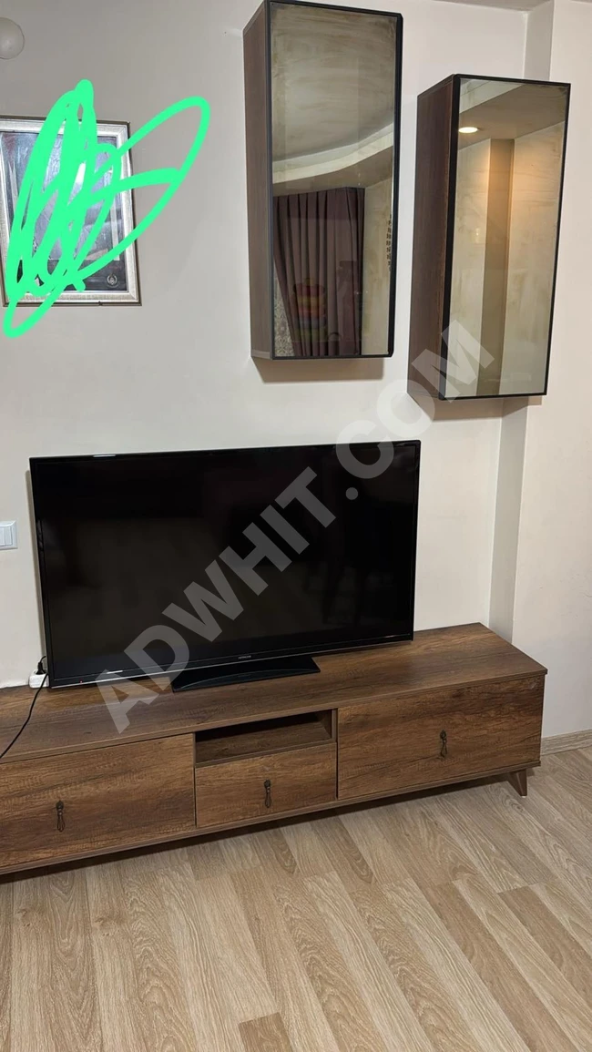 Çok iyi durumda tam bir ev eşyası satılıktır.