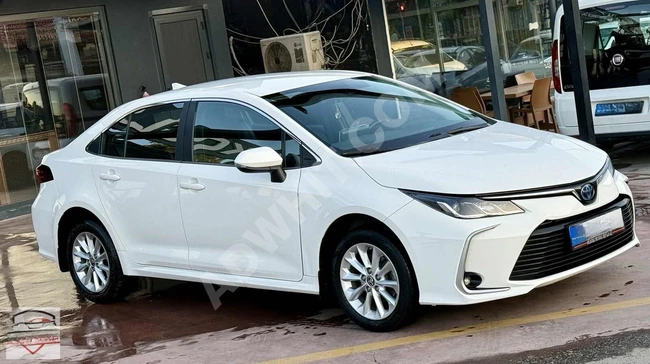 سيارة HYBRİD COROLLA موديل 2020 من المالك مباشرة، بدون حوادث، تمت صيانته في الوكالة، بمسافة 120 ألف كيلومتر.