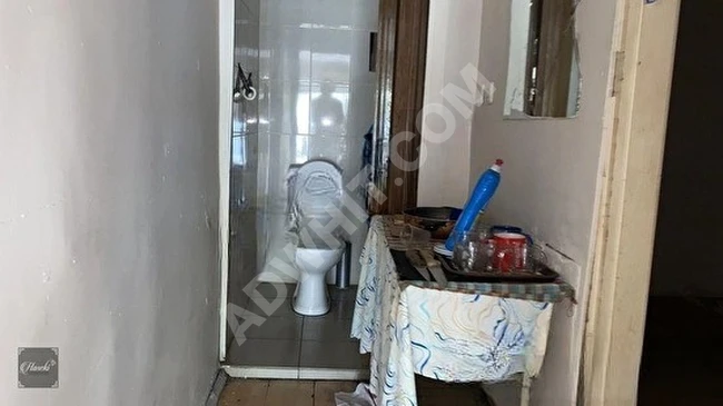 مكتب ومحل تجاري للإيجار بمساحة 35 متر مربع على الشارع الرئيسي في حي Şehremini