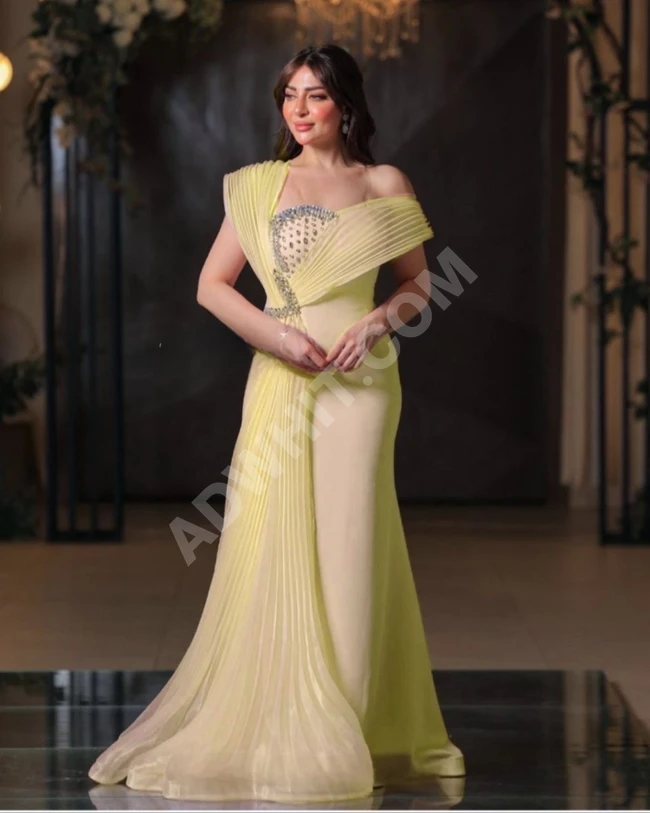 Son derece güzel bir abiye elbise