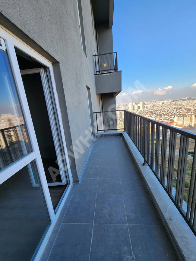 Metrobüse yakın bir oda ve salon daire kiralık.