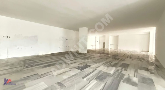 محل للإيجار بمساحة 200 متر مربع، مدخل مباشر (دور أرضي)، على الشارع الرئيسي في KAĞITHANE حي TALATPAŞA