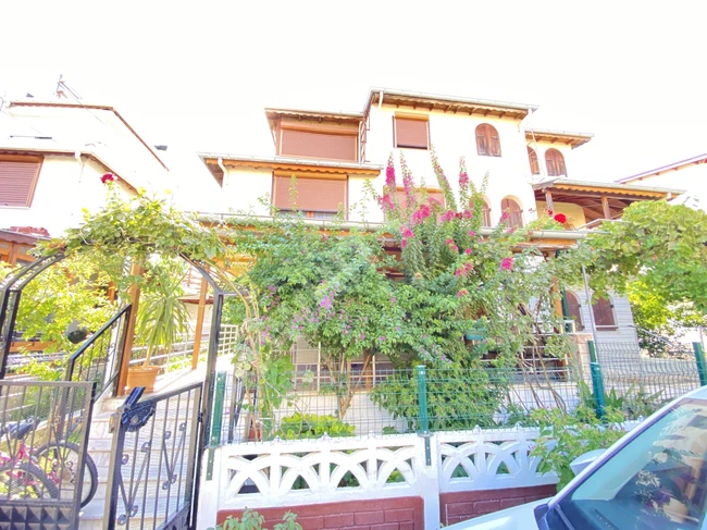 Doğanbey'de Site İçerisinde Bahçeli Müstakil.satılık 4+1 Villa