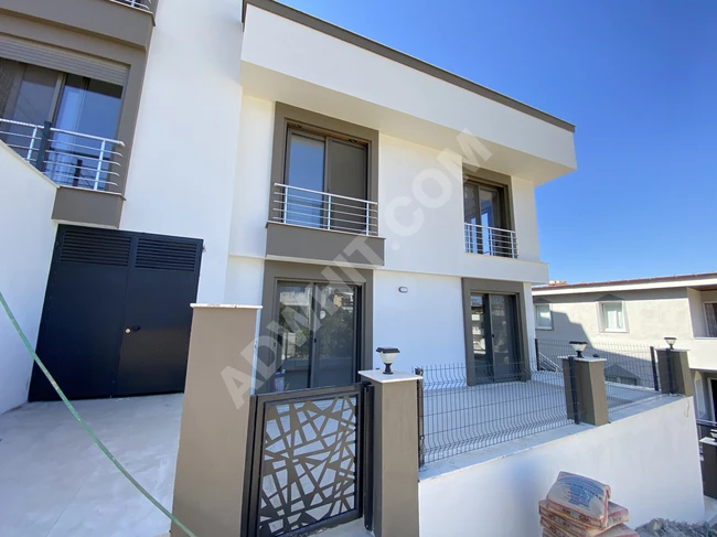 Seferihisar Ürkmez De Full Deniz Bahçeli Satılık 2+1 Villa