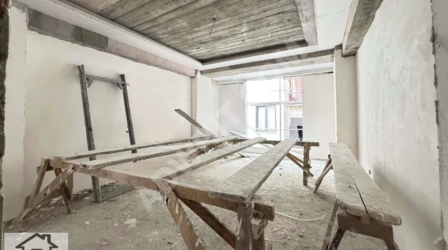 شقة 2+1 بمساحة 90 متر مربع فاخرة جدًا جديدة كليًا للبيع الطابق الأوسط في حي GÜLTEPE