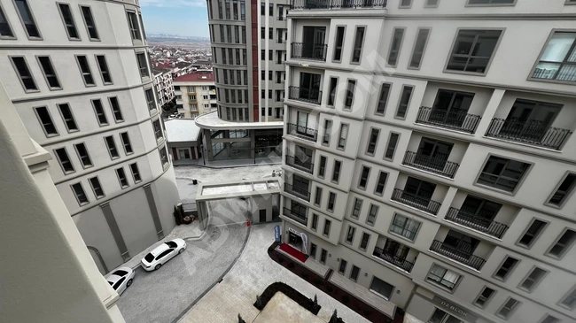 Esenyurt'ta Ardıçlı Meydan sitesinde satılık 1+1 daire.