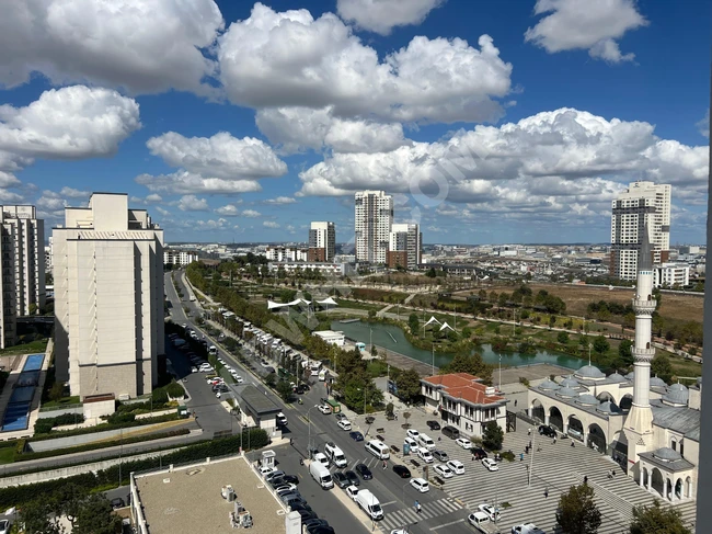 Bahçeşehir Bahçekent'te Emlak Konut sitesinde satılık 1+1 daire.