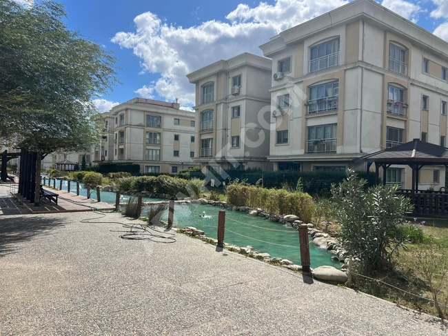 Bahçeşehir Bahçekent'te Emlak Konut sitesinde satılık 1+1 daire.