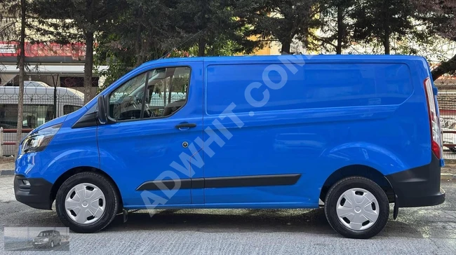 Van, 2022 model, accident-free, no guarantor required, no conditions, immediate delivery, possibility of installment payments up to 6/15 months.