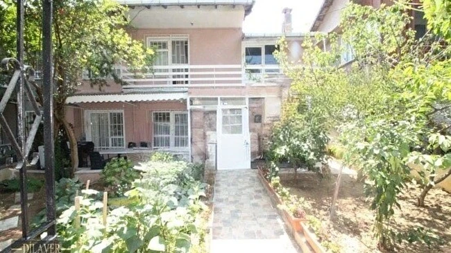 BAHÇELİEVLER DEVLET HASTENESİ YAKINI 5+1 180M2 MUSTAKİL EV KREDİLİ